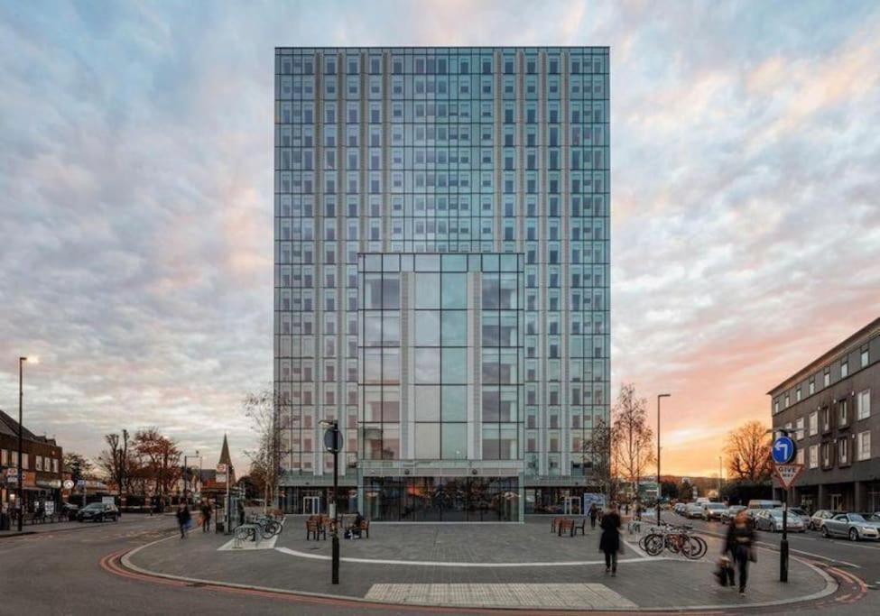 Апартаменты Sleep 7 20 Mins From London Waterloo Bp8 Экстерьер фото