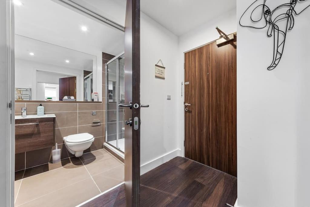Апартаменты Sleep 7 20 Mins From London Waterloo Bp8 Экстерьер фото